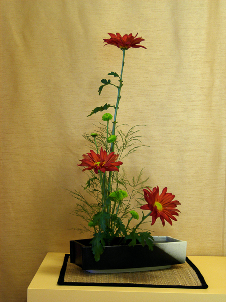 <p style="text-align: center;">Upright Basic Floral Arrangement</p>