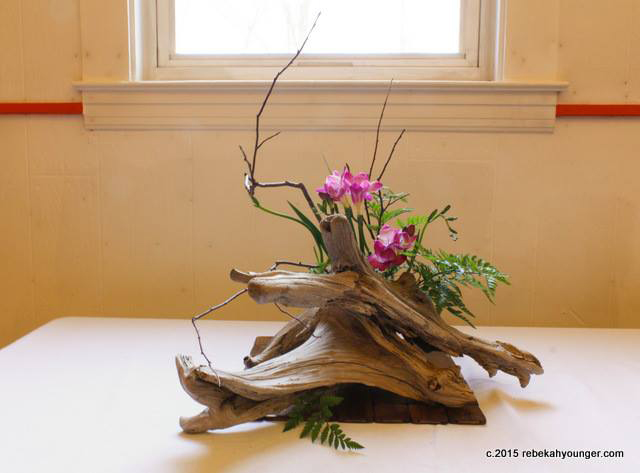<p style="text-align: center;">Kado arrangement with stump - 2015</p>